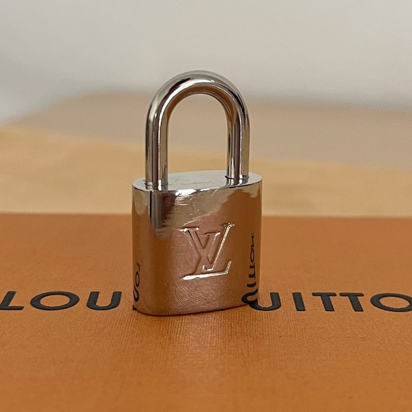 Louis Vuitton Silver Lock and Key France Unisex - Picture 8 of 8